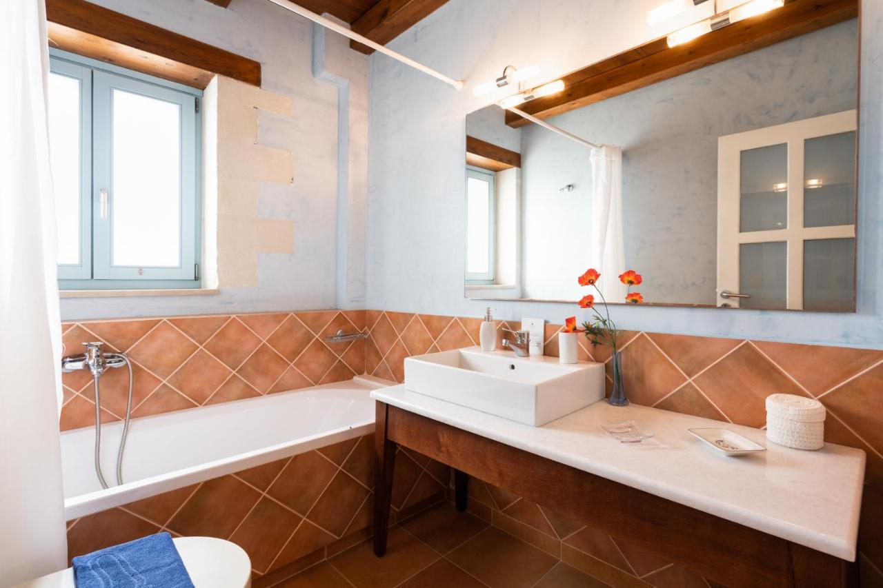 Beachfront Villa Turquoise With Private Pool, Bbq And Ping Pong Table Chania  Exteriér fotografie